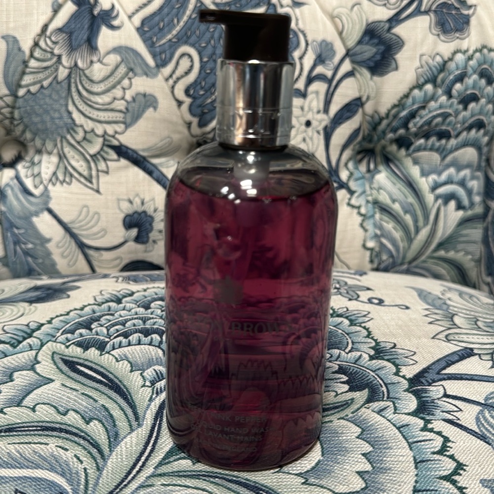 Molten Brown 10oz Hand wash Fiery Pink Pepper